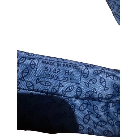Hermès 100% Silk Tie – Fish Print – Luxury Designer Necktie - Picture 5 of 6